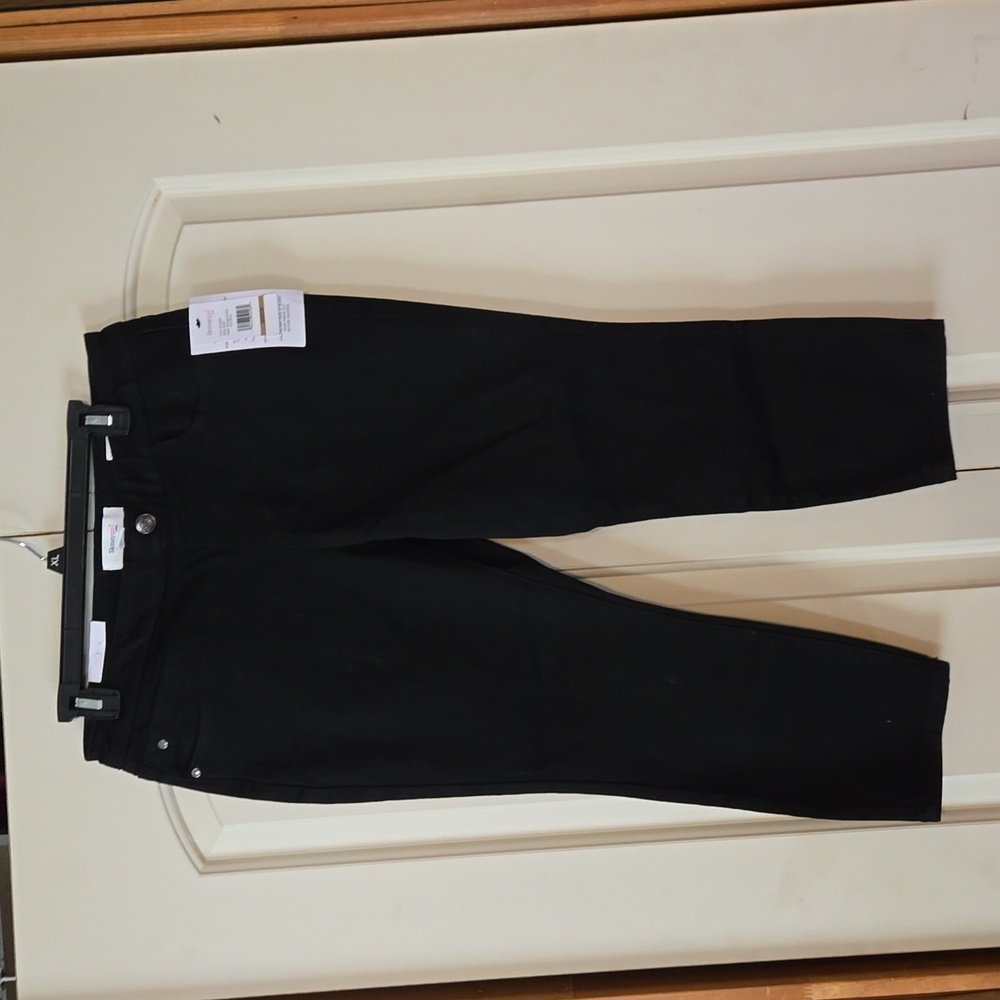 NWT Skinny Girl Skinny Crop Jeans Pull On Black Size 12 Petite